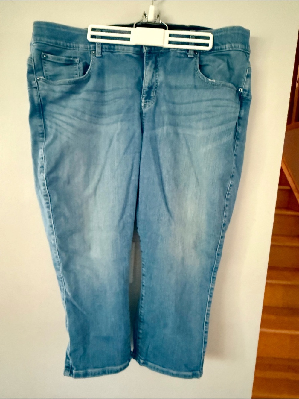 TORRID Plus Size Crop Capri Denim Jeans Medium Wash Stretch